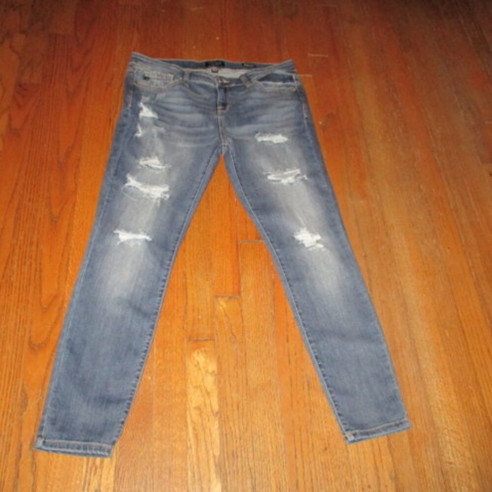 JUDY BLUE Skinny Fit Distressed Mid-Rise Jeans